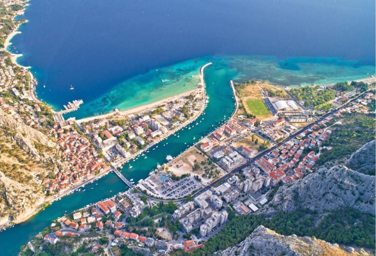 Sandy Beach Apartment Omis Exterior photo