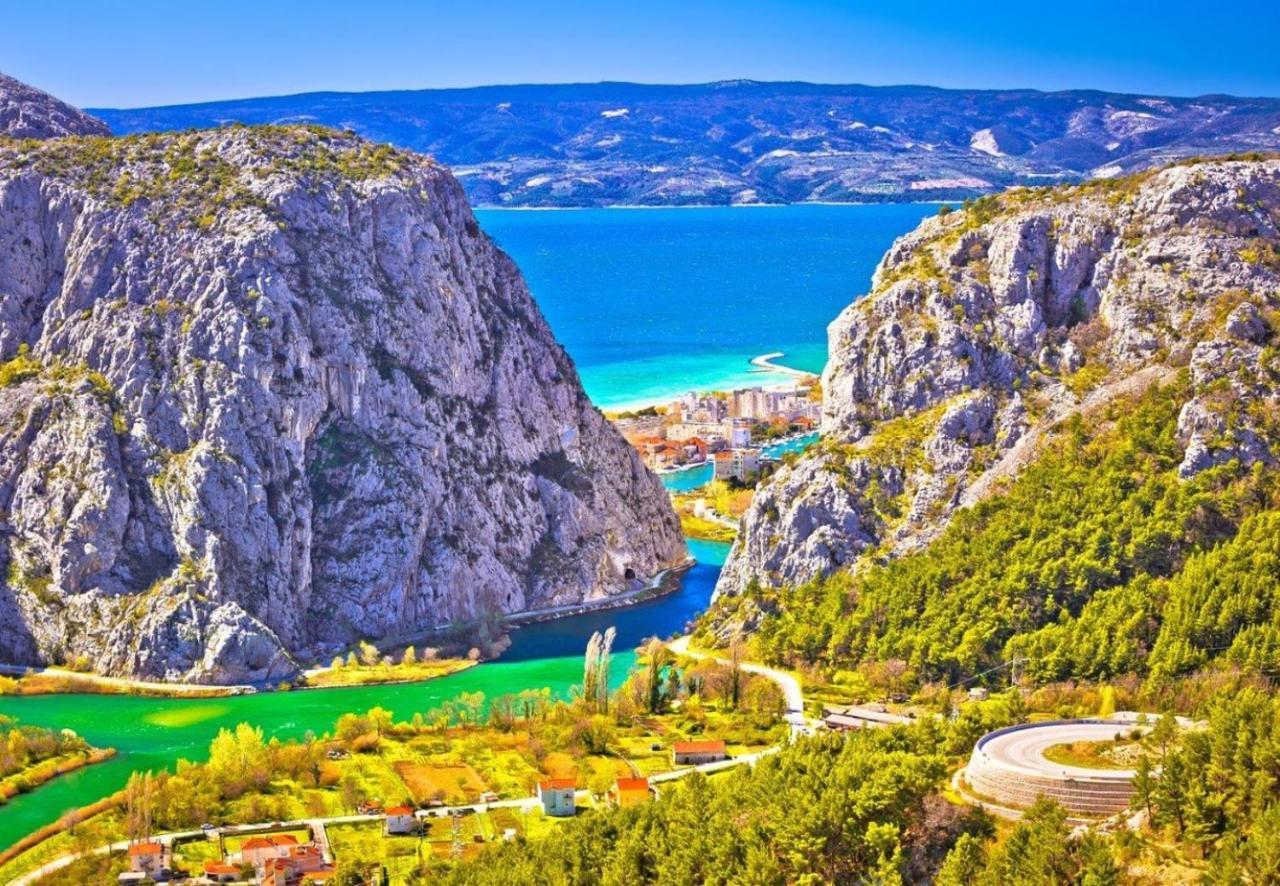 Sandy Beach Apartment Omis Exterior photo