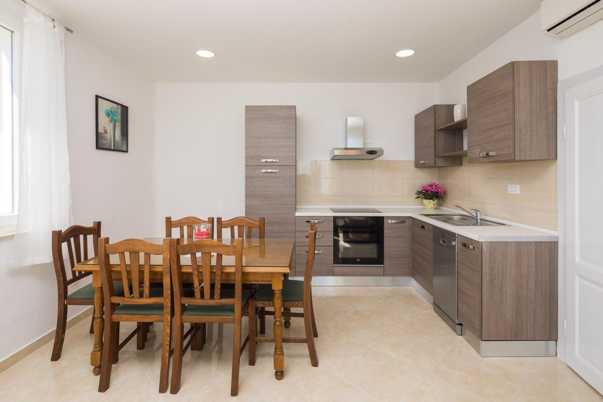 Sandy Beach Apartment Omis Exterior photo