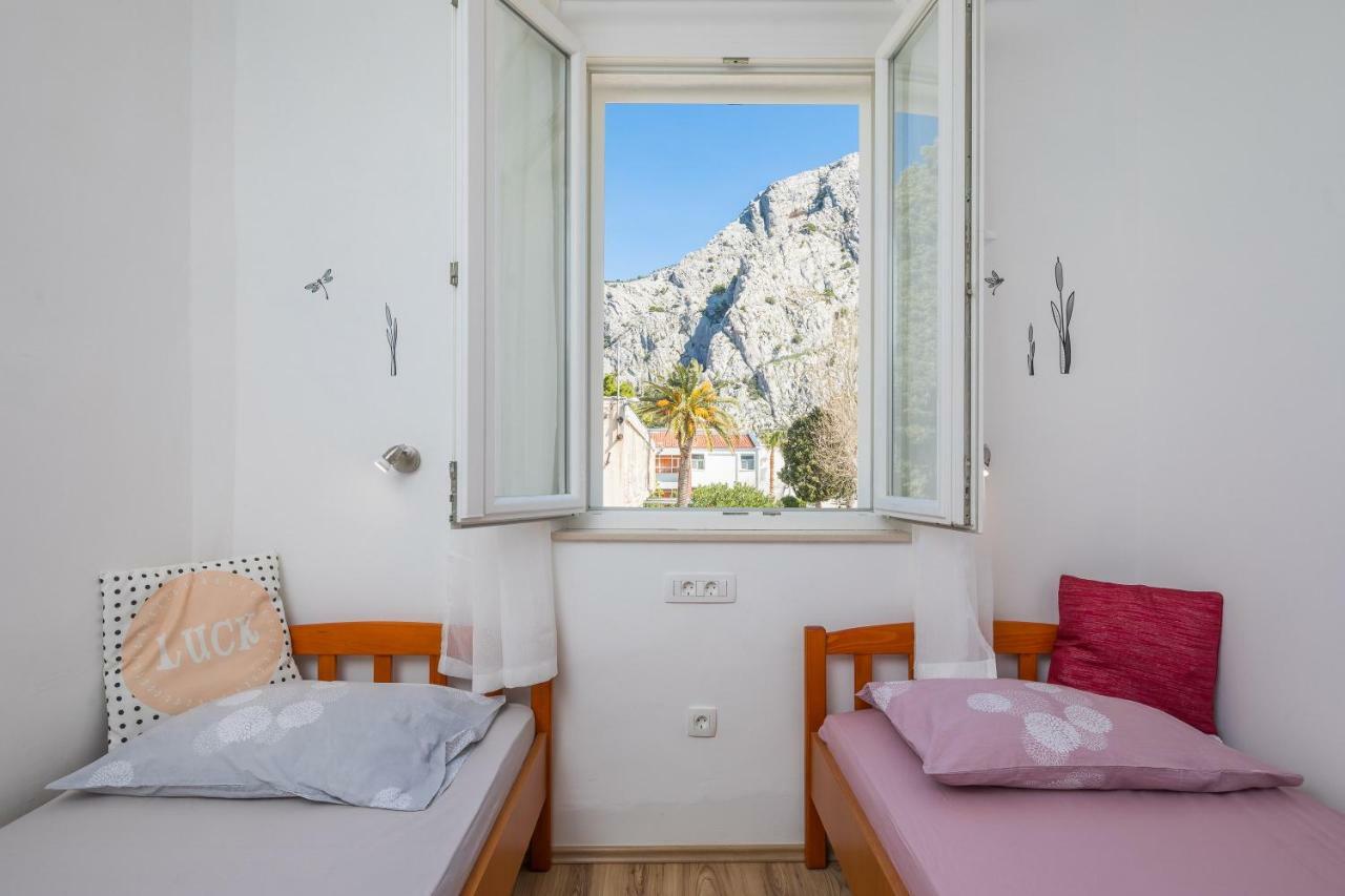 Sandy Beach Apartment Omis Exterior photo