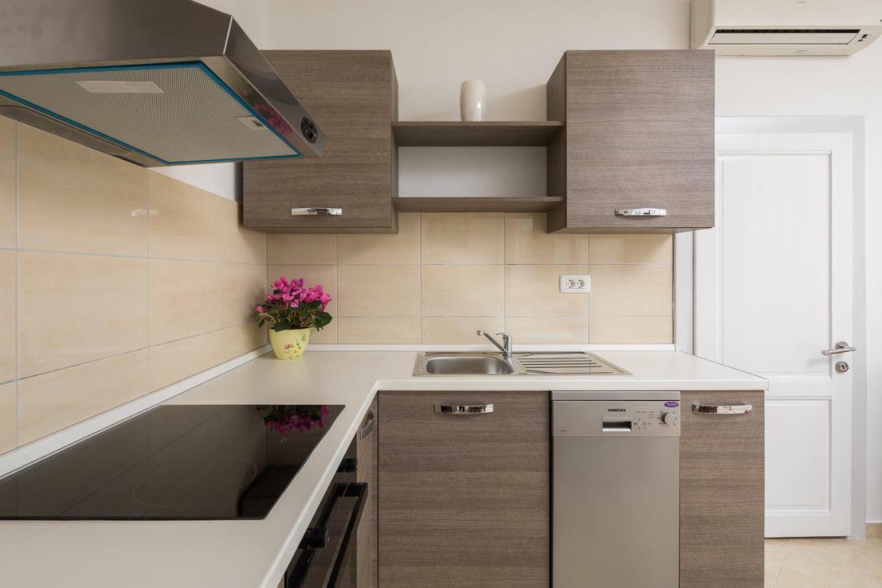 Sandy Beach Apartment Omis Exterior photo